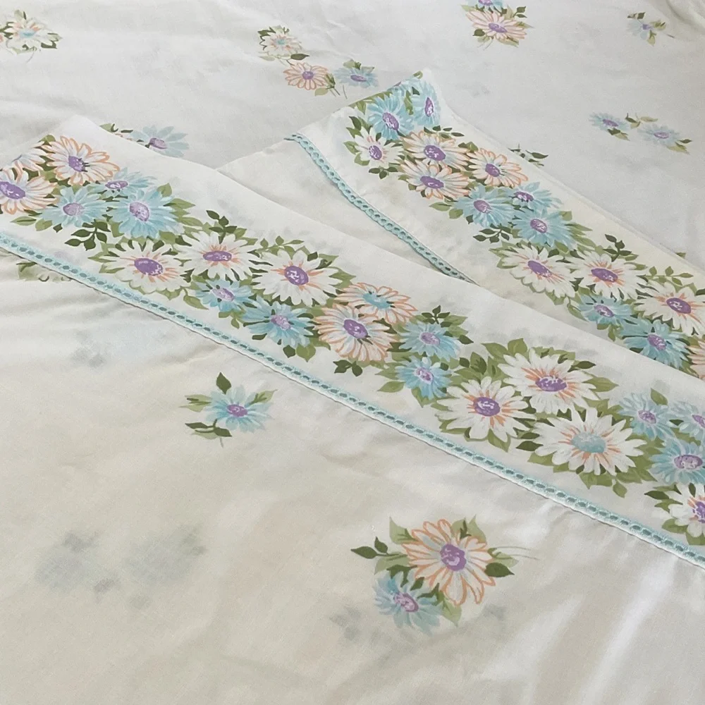 🩵 Pequot vintage twin fitted sheet with two standard pillowcases